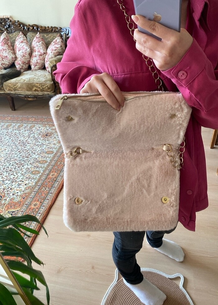 Toz Pembe Peluş Zincirli Çanta - Görsel 3