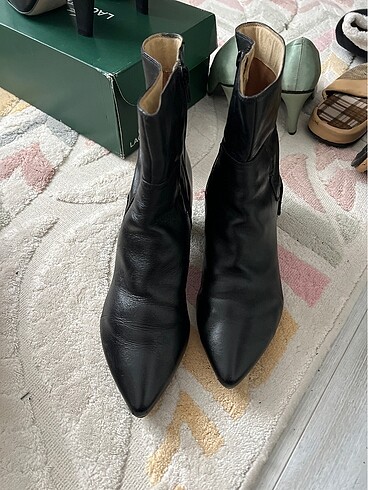Nine west bot