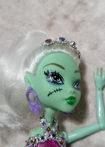 Renkli Elbiseli Yeşil Tenli Monster high karakter... - Görsel 2