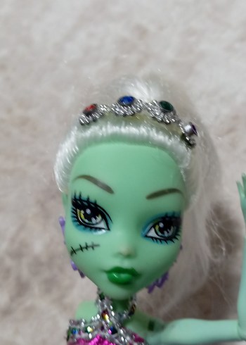 Renkli Elbiseli Yeşil Tenli Monster high karakter... - Görsel 4