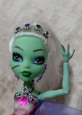 Renkli Elbiseli Yeşil Tenli Monster high karakter... - Görsel 5