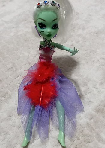 Renkli Elbiseli Yeşil Tenli Monster high karakter... - Görsel 10