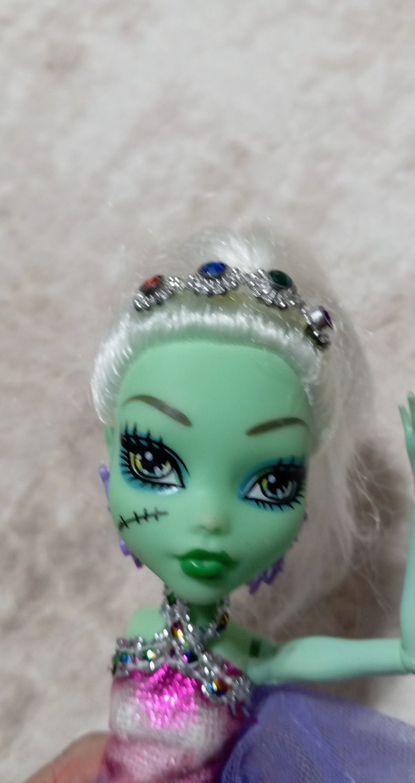 Renkli Elbiseli Yeşil Tenli Monster high karakter... - Görsel 4