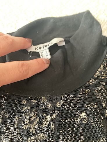 Koton Ön tarafı tül üzerine parlak işleme gibi