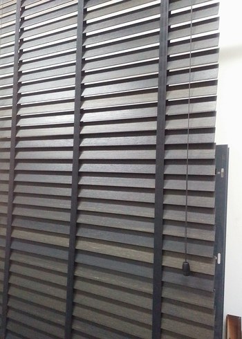 iki adet siyah jaluzi perde - Görsel 5