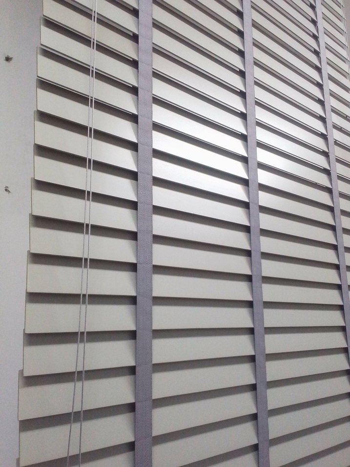 2 adet gri renk ahşap jaluzi - Görsel 3