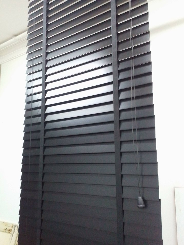 3 adet 70 cm siyah ahşap jaluzi - Görsel 2