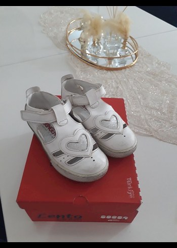 28 Beden Şiringenç Beyaz Kız Bebek Sandalet Velcro Bağlı