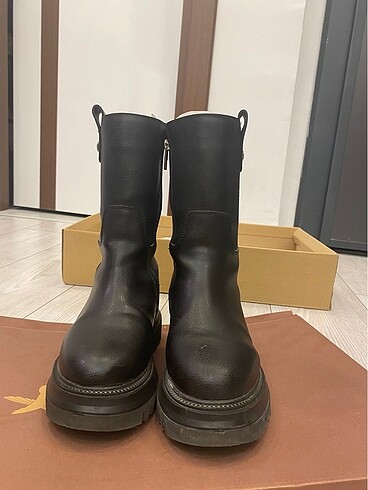 38 Beden siyah Renk Fabrika Çizme
