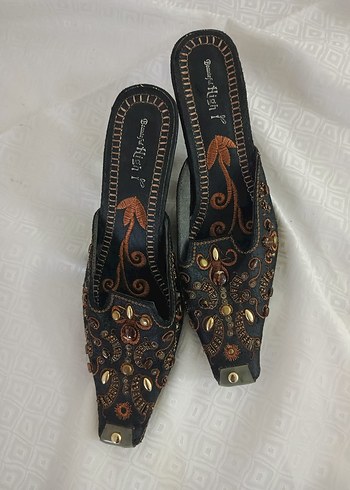 Boncuk ve metal zımba detaylı  sivri burun kadın Terlik - Görsel 2