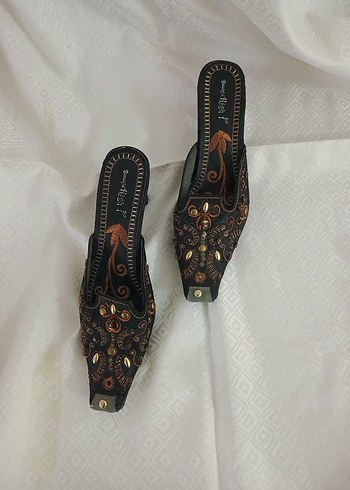 Boncuk ve metal zımba detaylı  sivri burun kadın Terlik - Görsel 6