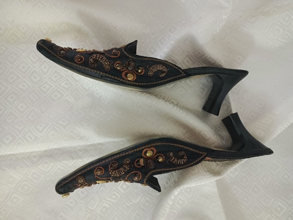 Boncuk ve metal zımba detaylı  sivri burun kadın Terlik - Görsel 4