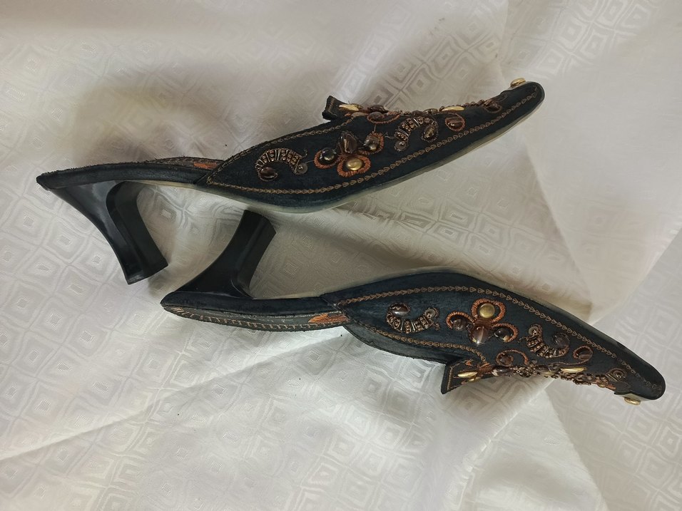 Boncuk ve metal zımba detaylı  sivri burun kadın Terlik - Görsel 3