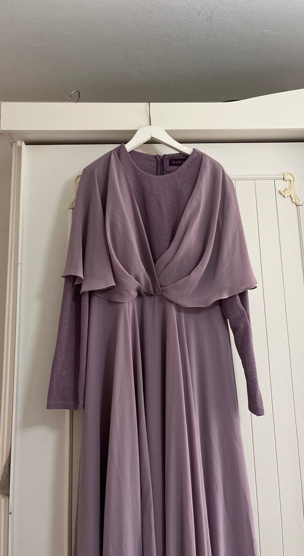 Uzun Kollu Mor Kadın Abiye Elbise - Görsel 3