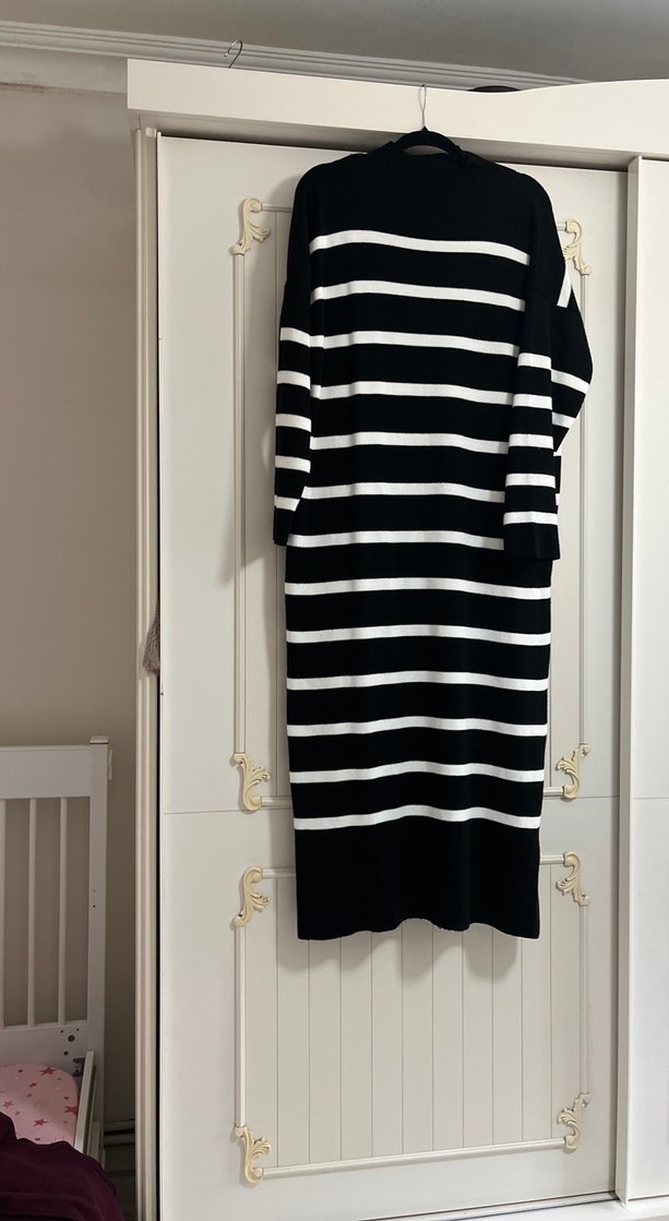 Siyah Beyaz Çizgili Uzun Triko Elbise - Görsel 2