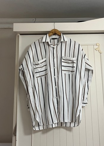 Düğmeli Çizgili Beyaz Gömlek - Görsel 2