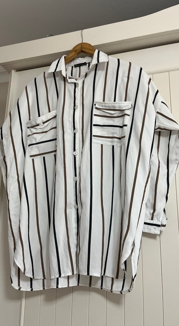 Düğmeli Çizgili Beyaz Gömlek - Görsel 4