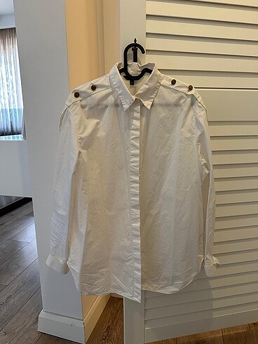 Beyaz gold detaylı poplin gömlek