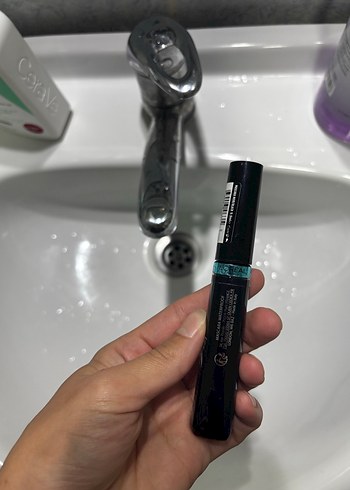 L'Oréal Paris Turkuaz Renkli Koyu Maskara