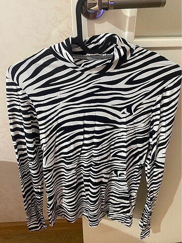 Zebra desenli bluz