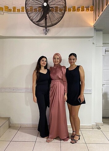  Pembe elbise