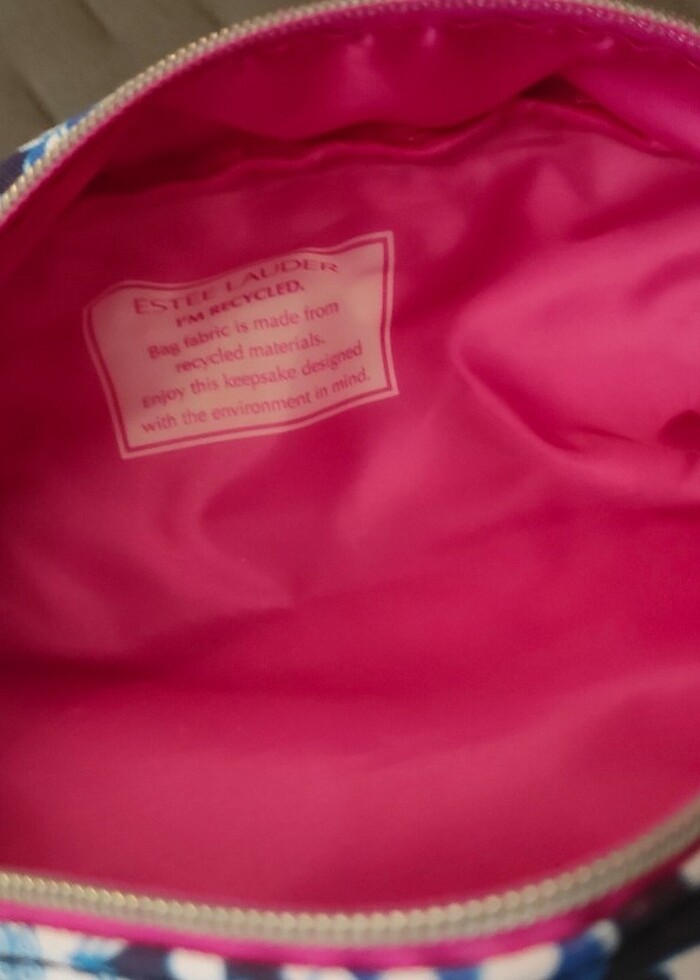 Estee Lauder makyaj çantası - Görsel 2