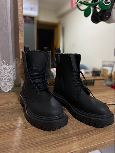 Nine West Nine West Bot