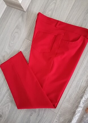 Kırmızı pantolon 