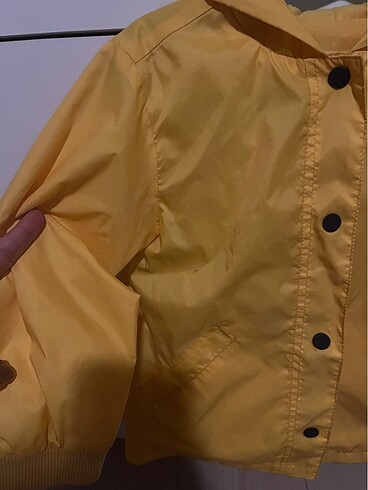 4 Yaş Beden Zara 3-4 yaş unisex yağmurluk/ rüzgarlık