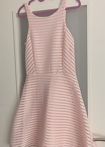 Pembe elbise