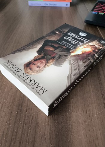  Beden Renk Kitap Hırsızı - Markus Zusak