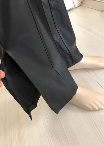 s Beden Deri. İkili kombin pantolon ve askılı üst
