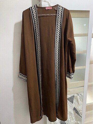 Ön ve kol detaylı abaya