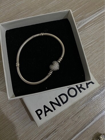 Pandora Pandora