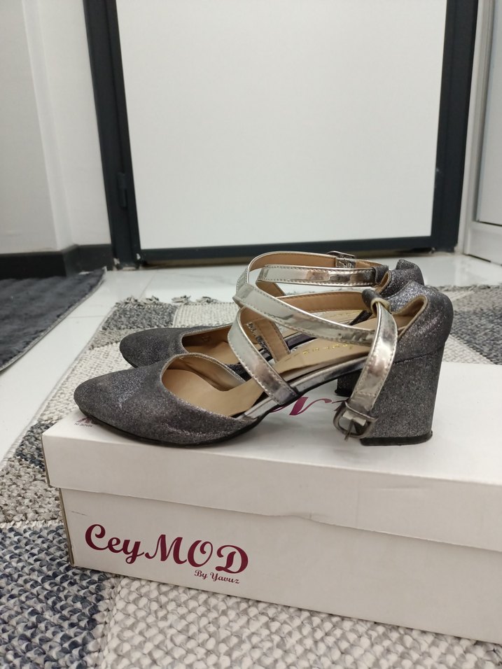 Kadın Gri Blok Topuklu Tokalı Abiye Ayakkabı - Görsel 2