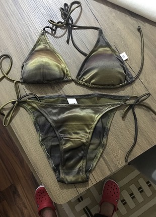 Diğer Bikini haki renginde hafif parlak