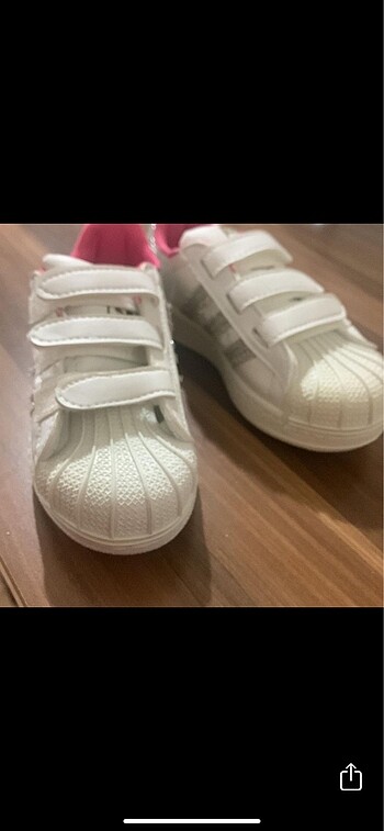 Beyaz Adidas çocuk spor ayakkabısı