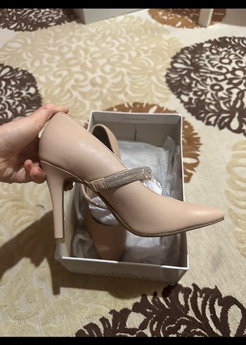 Bej Taş Bant Detaylı Stiletto - Görsel 2