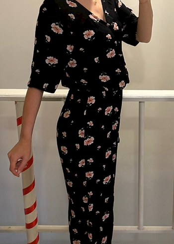 Siyah Çiçek Desenli Midi Tulum - Görsel 3