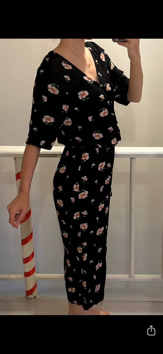 Siyah Çiçek Desenli Midi Tulum - Görsel 3