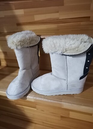 Ugg kürklü arkası fermuarlı 