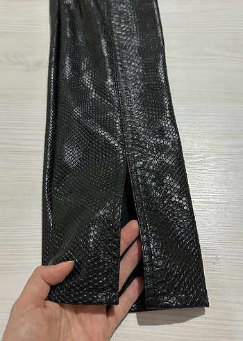 s Beden Deri Yılan Desenli Kadın Pantolon
