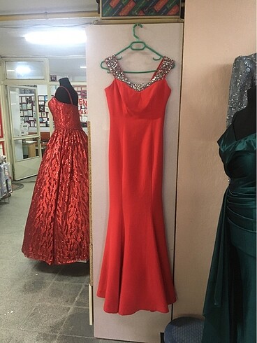 38 Beden Kırmızı taşlı elbise