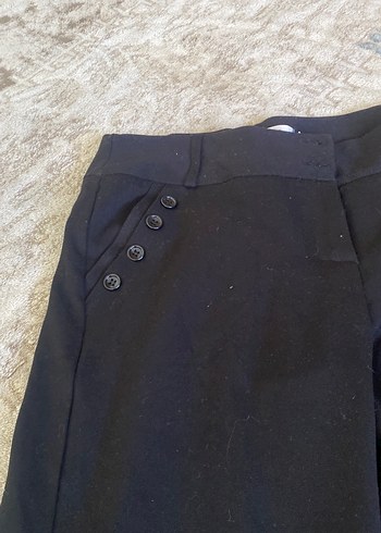 Düğmeli Siyah Midi Kumaş Kadın Pantolon - Görsel 2