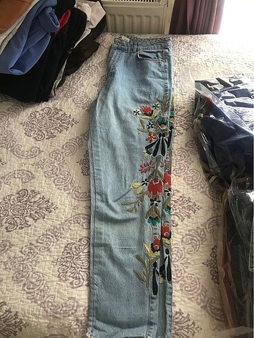 Çiçekli jean