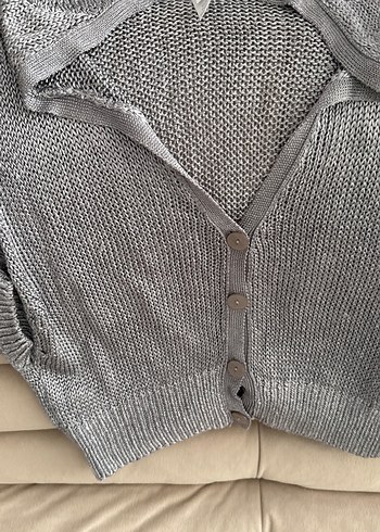 Gri V Yaka Kısa Örgü Kadın Kazak - Görsel 2