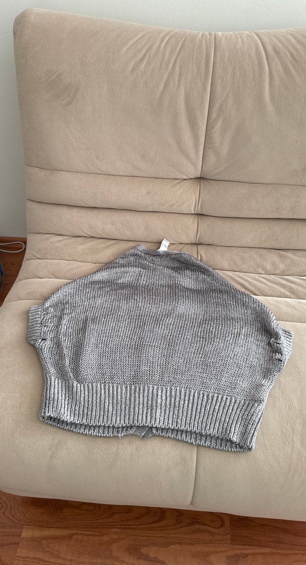 Gri V Yaka Kısa Örgü Kadın Kazak - Görsel 5