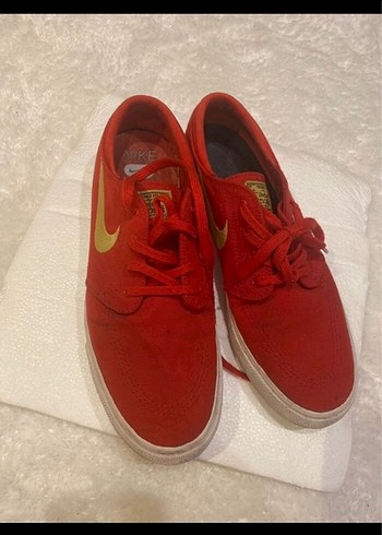 Kırmızı Nike Spor Ayakkabı