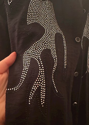Taşlı siyah gömlek - Görsel 4