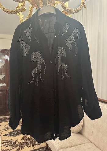 Taşlı siyah gömlek - Görsel 2